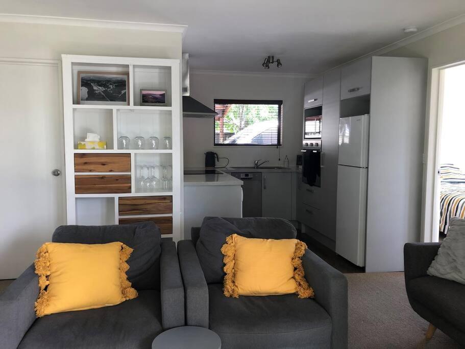 Sunny Escape In Old Cromwell Villa Екстериор снимка